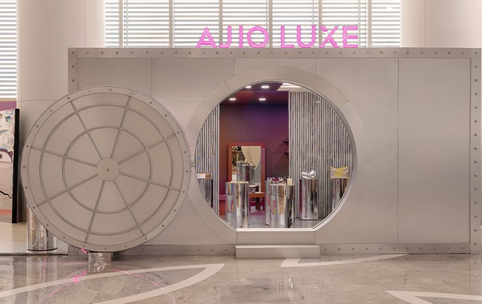 Luxury E-Commerce: A Confluence of Opulence and Technology Shaping Exquisite Customer Experiences